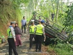 Tiga Tewas dalam Kecelakaan Pikap Penuh Penumpang di Kebumen