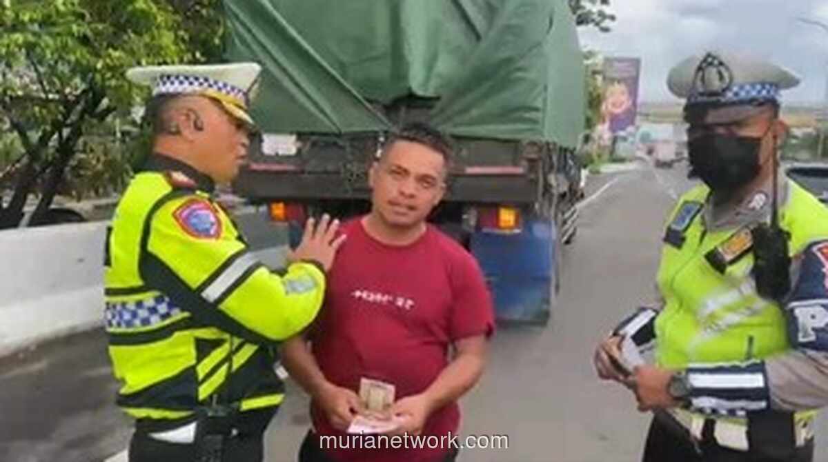 Polda Metro Jaya Tilang dan Putar Balik Truk Sumbu 3 yang Langgar Larangan Mudik di Tol JORR
