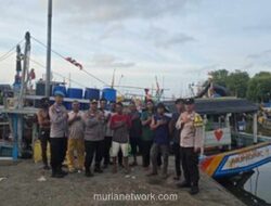 Polsek Pakuhaji Patroli Dermaga Cituis, Ingatkan Nelayan Soal Aturan Keselamatan Kapal