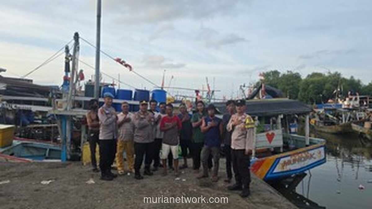 Polsek Pakuhaji Patroli Dermaga Cituis, Ingatkan Nelayan Soal Aturan Keselamatan Kapal