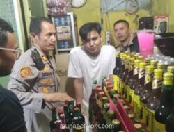 Petugas Gabungan Amankan Puluhan Botol Miras Ilegal di Warung Jamu Kibin