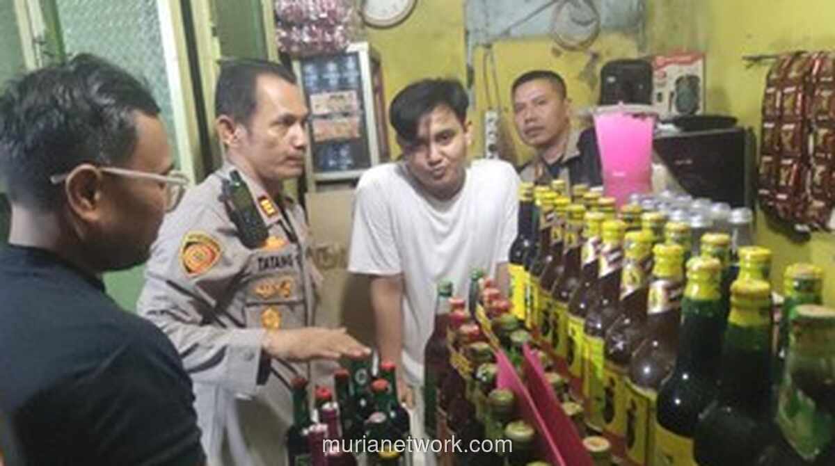 Petugas Gabungan Amankan Puluhan Botol Miras Ilegal di Warung Jamu Kibin