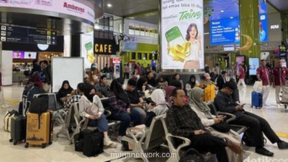 Stasiun Gambir Siagakan 240 Porter Hadapi Lonjakan Mudik Lebaran