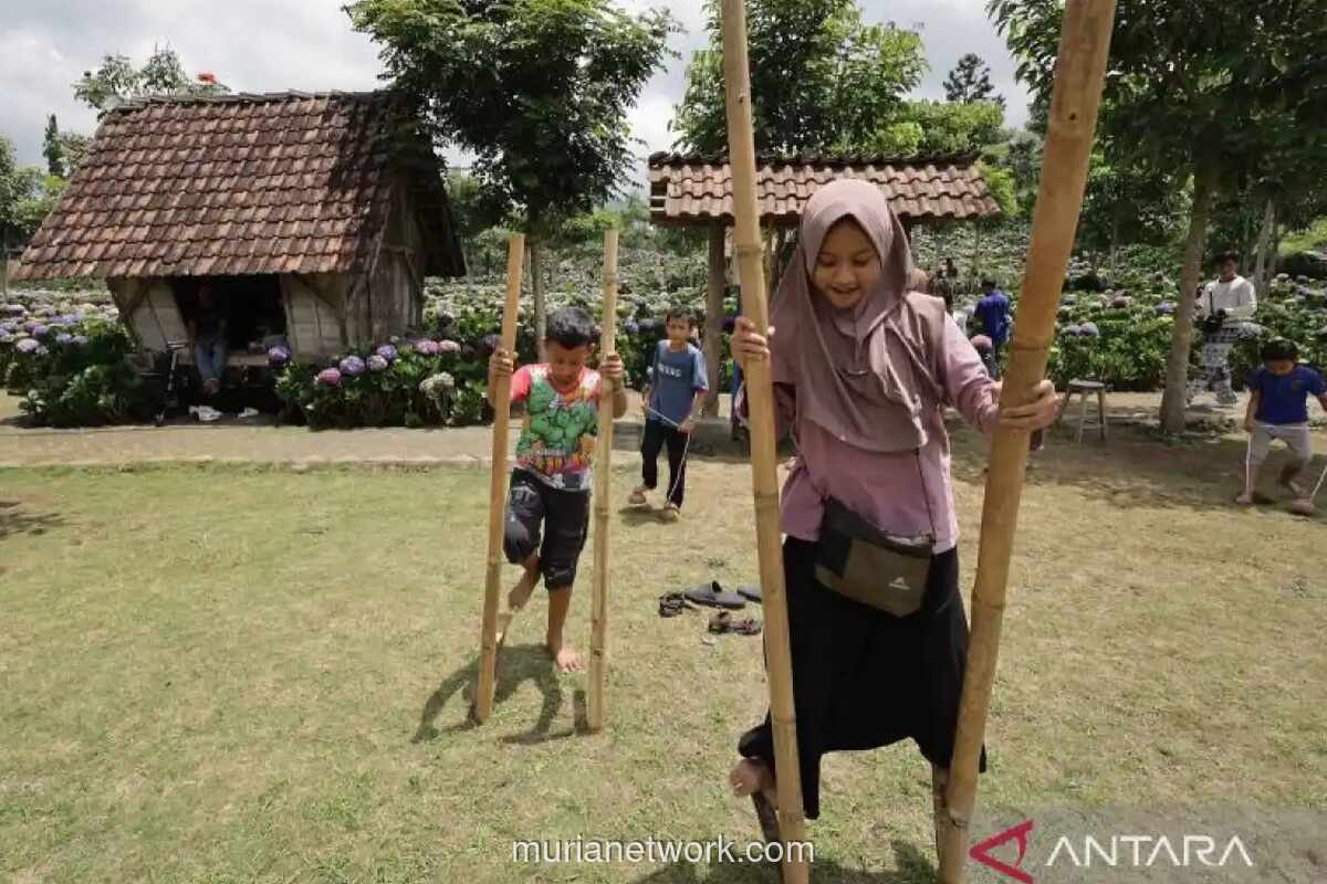 Pakar UGM: PP TUNAS Perlu Diimbangi Literasi Digital untuk Cegah Kecanduan Anak