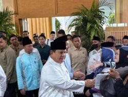 Presiden Prabowo Berbaur dengan Warga di Open House Lebaran Istana Negara