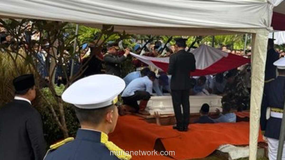 Presiden Prabowo Pimpin Upacara Pemakaman Militer untuk Try Sutrisno di TMP Kalibata