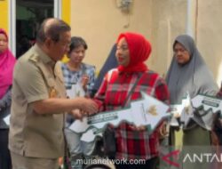 Gubernur DKI Serahkan 26 Unit Rumah Hasil Bedah, Biaya Sewa Ditanggung Selama Renovasi