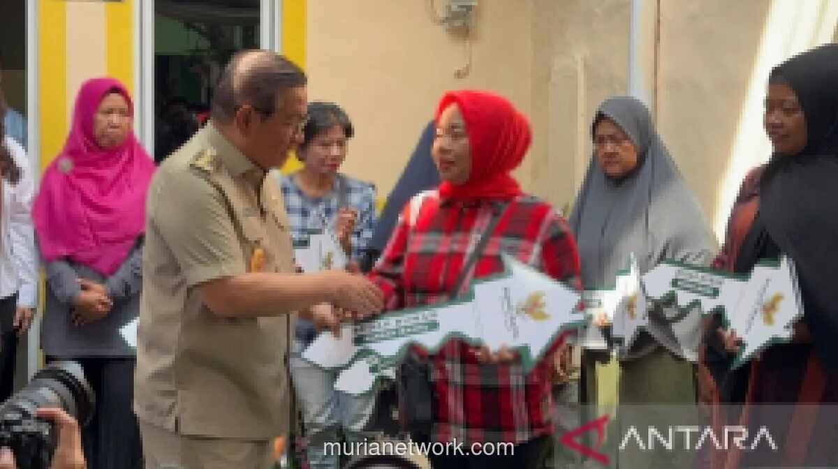 Gubernur DKI Serahkan 26 Unit Rumah Hasil Bedah, Biaya Sewa Ditanggung Selama Renovasi