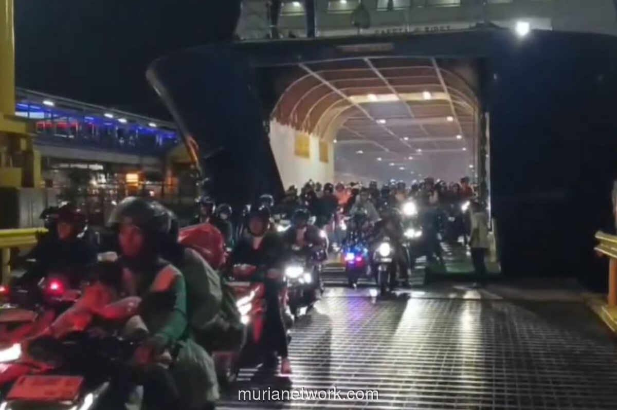 Puncak Arus Balik, Pelabuhan Merak Dipadati Ribuan Kendaraan