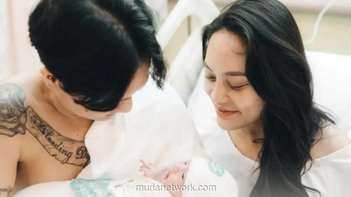 Erika Carlina Syok dan Terharu, Mantan Pasangan Tato Nama Putranya di Jari