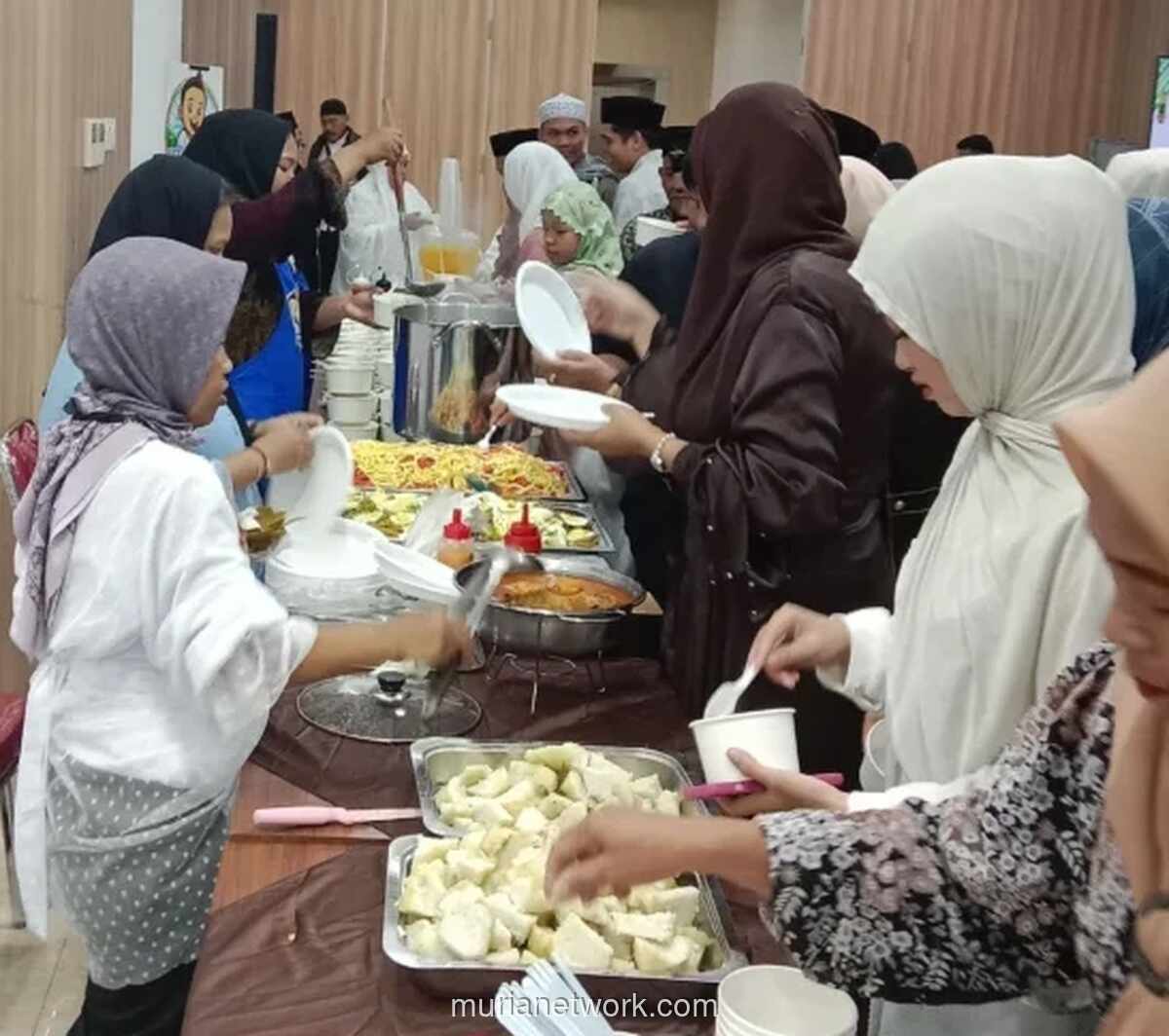 Tiran Group Gelar Salat Id dan Santunan di Makassar, Pererat Kebersamaan