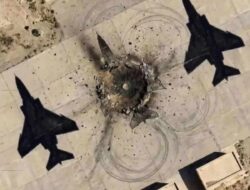 Analis Ragukan Klaim Israel Hancurkan Helikopter Iran, Diduga Hanya Lukisan di Aspal
