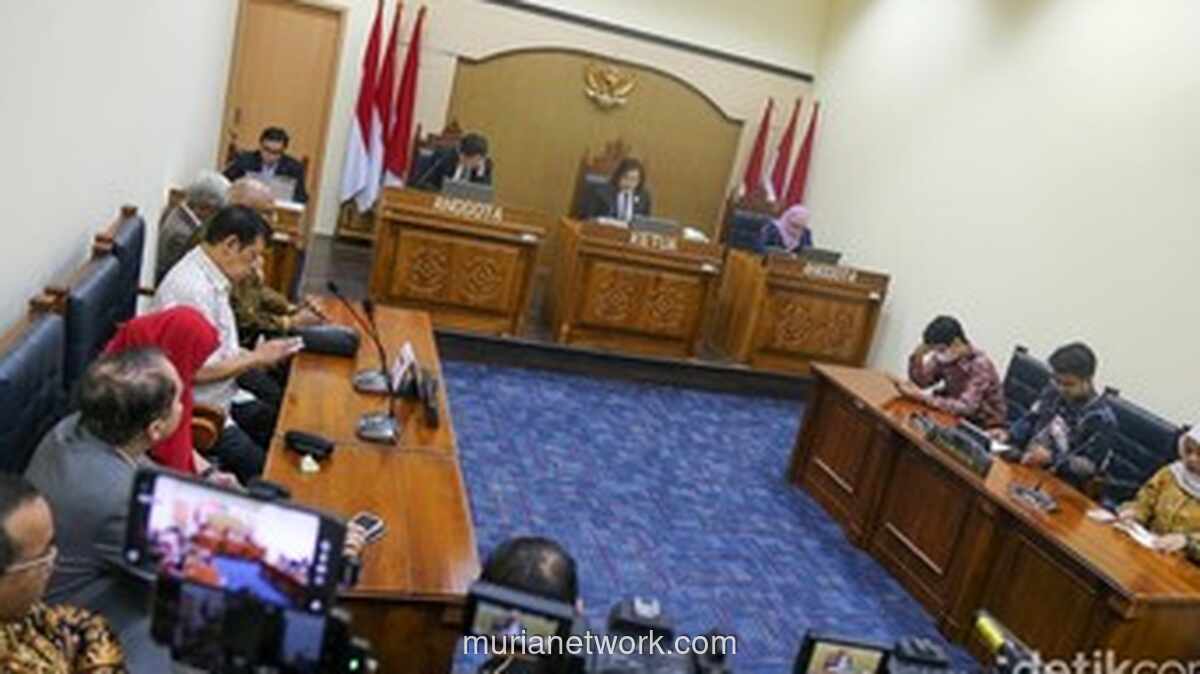 KIP Perintahkan UGM Buka Dokumen Akademik Jokowi, dengan Penyensoran