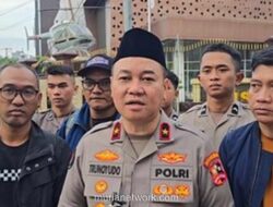 Polri dan Wartawan Bagikan 1.500 Takjil di Sekitar Mabes, Sampaikan Pesan Mudik