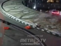 Mobil Listrik Tercebur ke Kolam Bundaran HI, Pengemudi Selamat