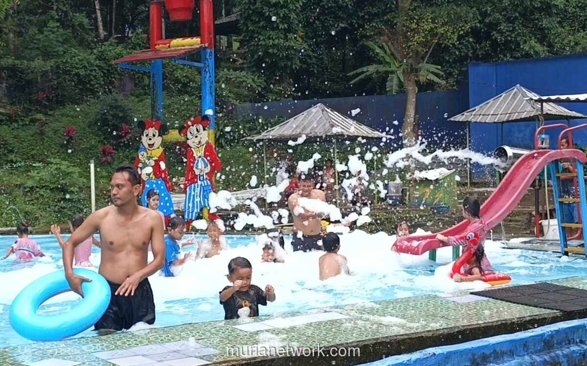 Taman Wisata Linggarjati Ramai Pengunjung pada Libur Lebaran Kedua