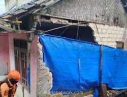 Longsor dan Angin Kencang Robohkan Dua Rumah Warga di Bogor