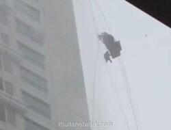 Petugas Pembersih Kaca Apartemen Tewas dan Terluka Akibat Angin Kencang di Surabaya