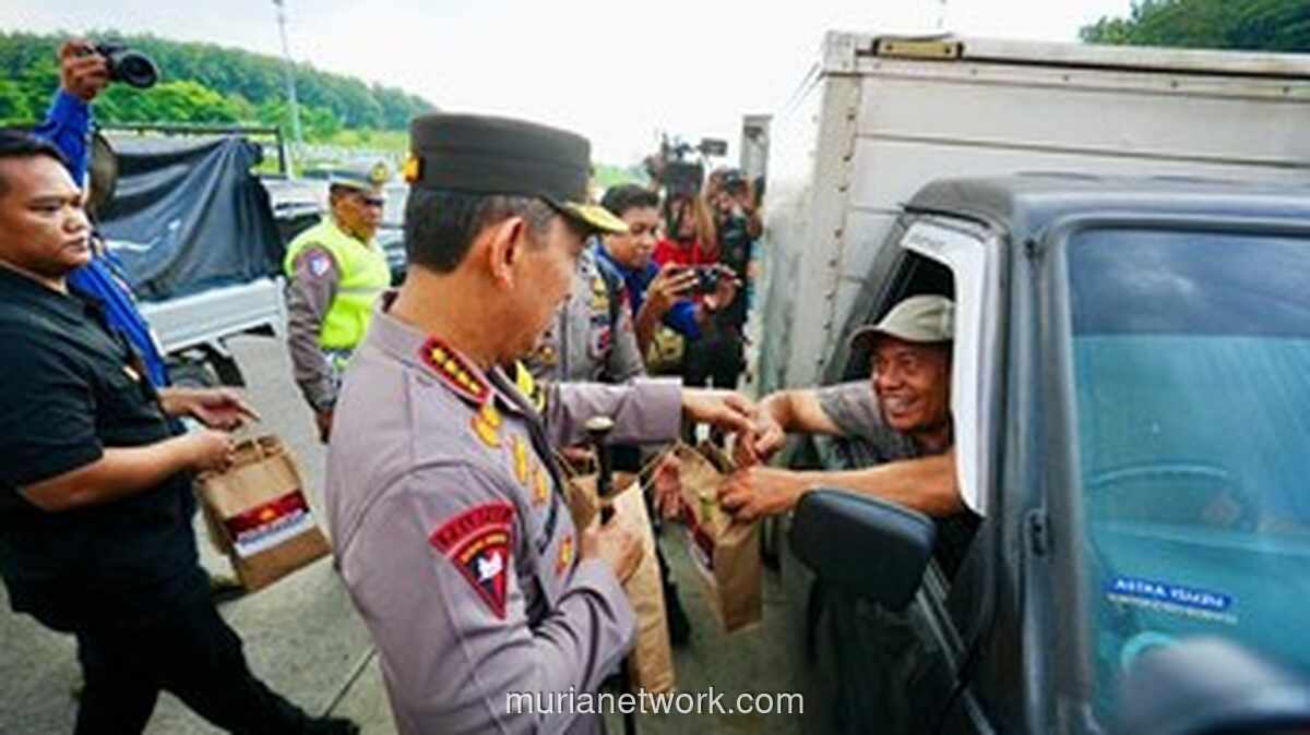 Kapolri Tinjau Kesiapan Mudik Lebaran di Gerbang Tol Kalikangkung