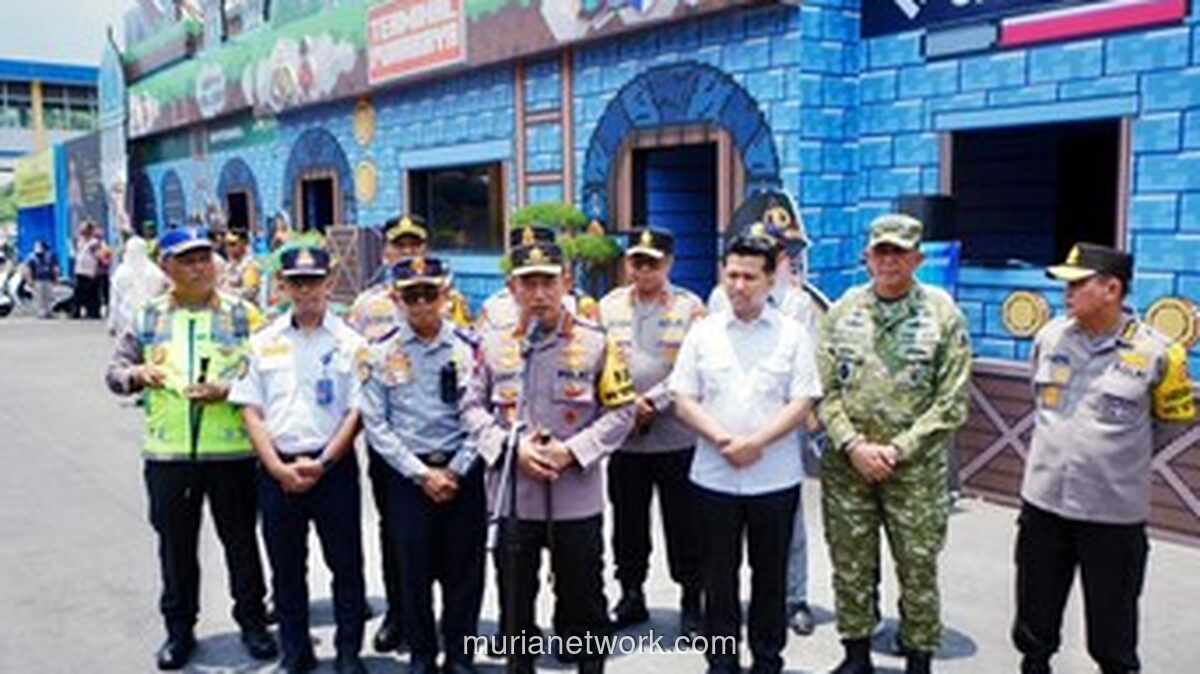 Kapolri Tinjau Kesiapan Mudik di Terminal Purabaya, Pantau Lonjakan Penumpang 30 Persen