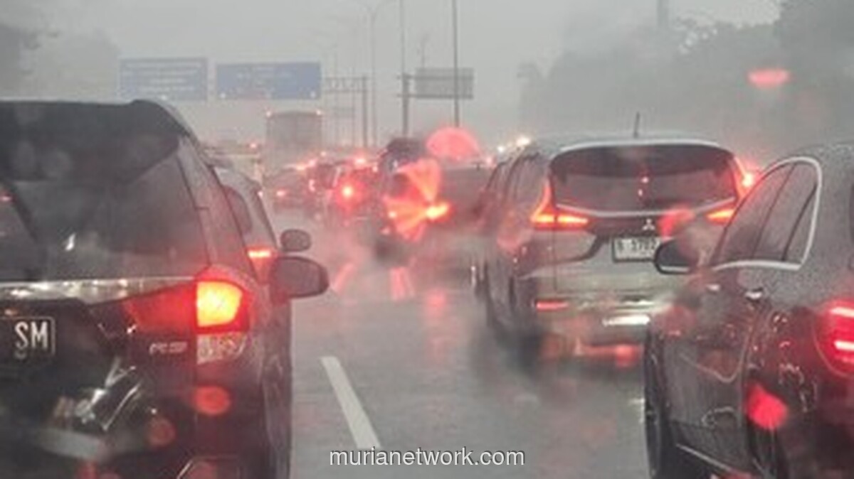 Kemacetan Parah Landa Tol Jagorawi Sore Ini, Genangan Air di Cibubur Perburuk Arus Lalu Lintas
