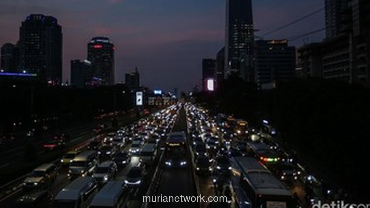 Kemacetan Parah Landa Tol Jakarta-Tangerang, Perjalanan 35 Menit Membengkak Jadi 3 Jam