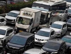 Macet Parah, Jasa Marga Terapkan Contraflow di Tol Jakarta-Cikampek