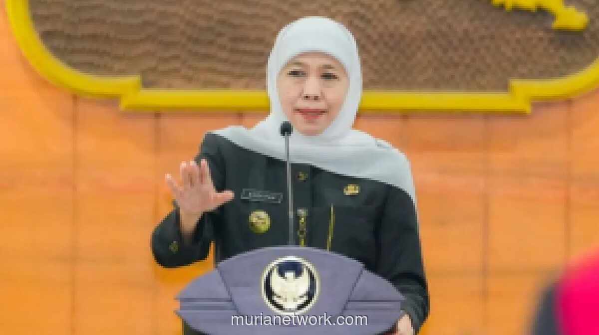 Gubernur Jatim Khofifah Minta Pengibaran Bendera Setengah Tiang untuk Wafatnya Try Sutrisno