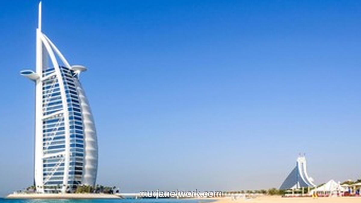 UEA Cegat Ratusan Rudal dan Drone Iran, Puing Jatuh di Burj Al Arab