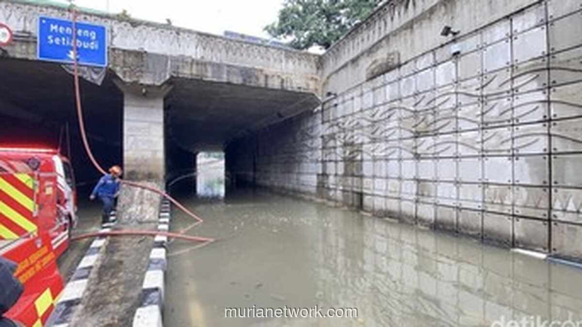 Underpass Mampang Prapatan Tergenang, Akses Lalu Lintas Ditutup Total