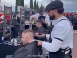 Barbershop Tema Peaky Blinders Hadir di Luar Stadion Atletico Madrid untuk Promosi Film