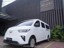 Wuling Serahkan Dua Unit Mobil Listrik untuk Ambulans dan Mobil Jenazah di Jakarta