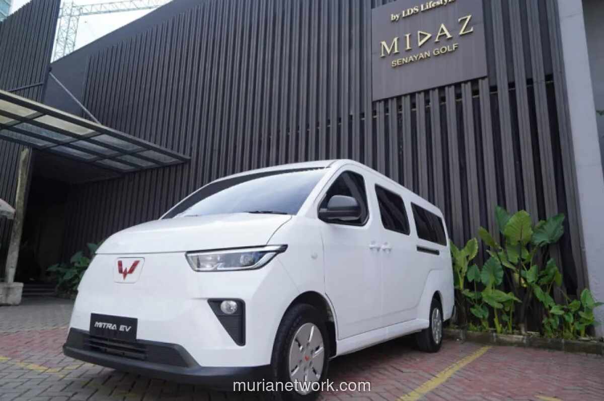 Wuling Serahkan Dua Unit Mobil Listrik untuk Ambulans dan Mobil Jenazah di Jakarta