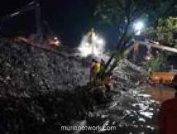 Longsor di TPST Bantargebang Timbun Tujuh Truk, Tiga Orang Tewas
