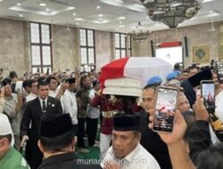 Jenazah Try Sutrisno Dimakamkan di TMP Kalibata Usai Prosesi Khidmat di Masjid Agung Sunda Kelapa