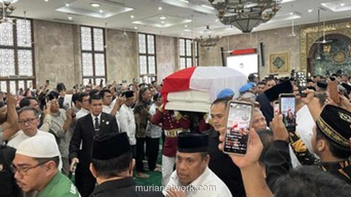 Jenazah Try Sutrisno Dimakamkan di TMP Kalibata Usai Prosesi Khidmat di Masjid Agung Sunda Kelapa