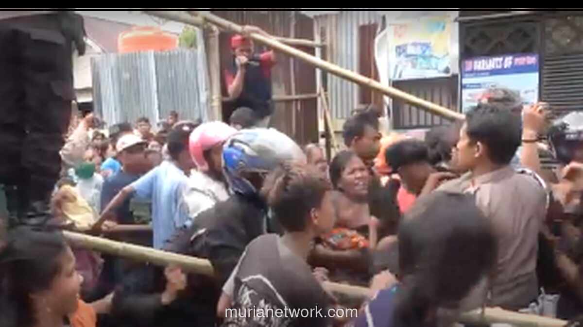 Pembagian Zakat Rp 50 Ribu di Gresik Ricuh, Ibu-ibu Terpukul hingga Wajah Lebam