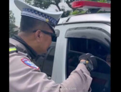 Ambulans Kosong Ditegur Polisi karena Nyalakan Sirene Saat Macet Arus Balik