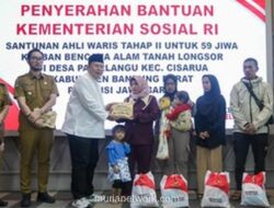 DPR Serahkan Bantuan Tahap Kedua untuk 59 Ahli Waris Korban Longsor Pasirlangu