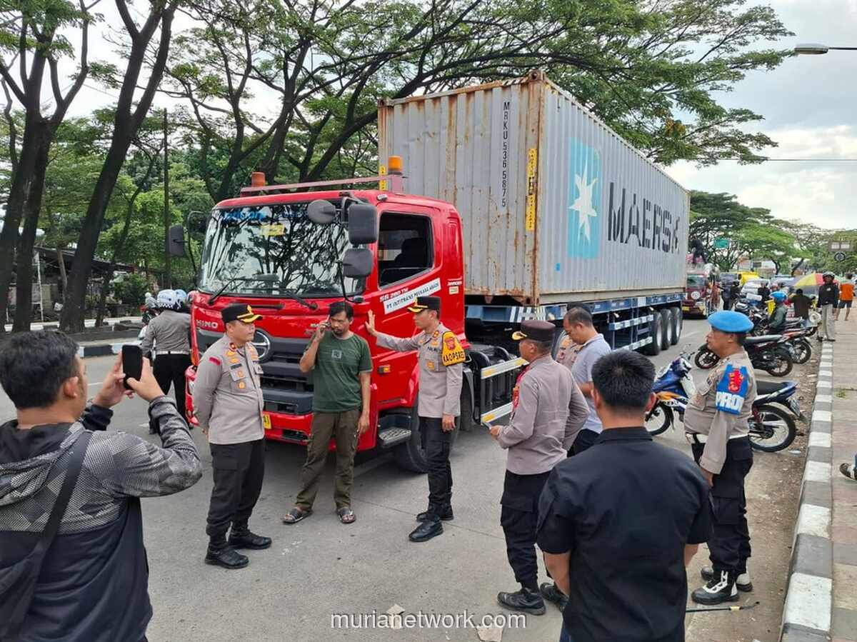 85 Truk Kena Tegur dalam Razia Ketat Truk Besar di Sumedang
