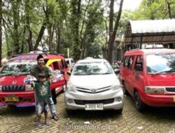 Keluarga Besar Cakung Sewa Dua Angkot untuk Rekreasi Rutin ke Ragunan