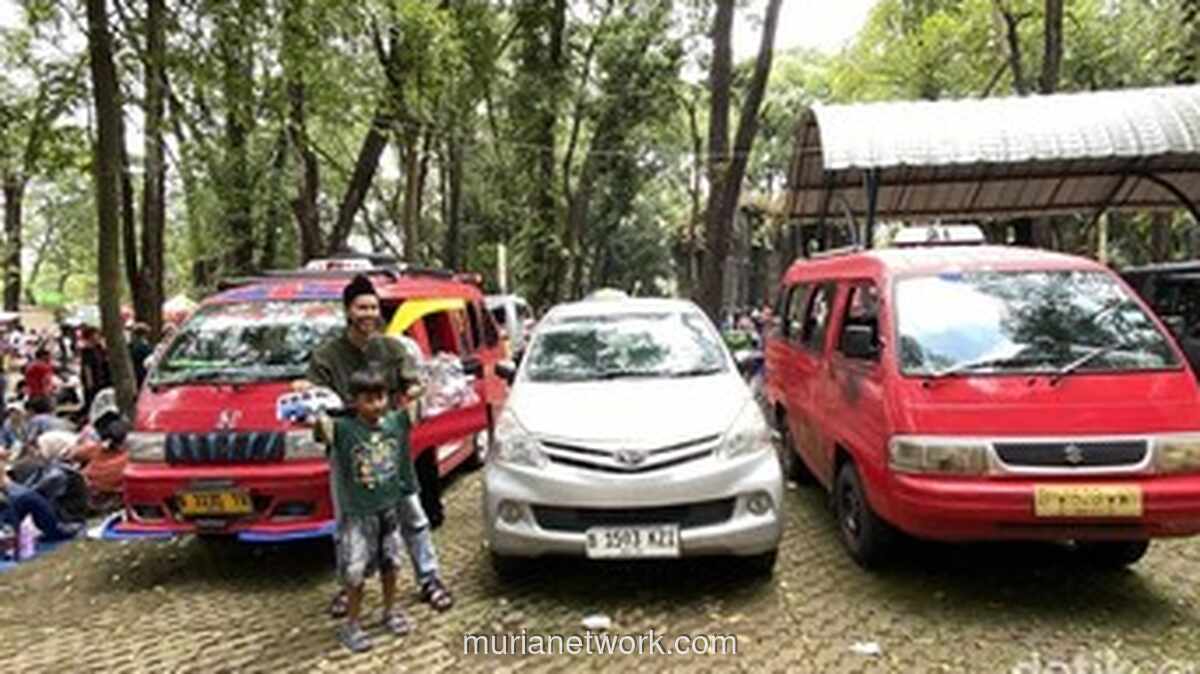 Keluarga Besar Cakung Sewa Dua Angkot untuk Rekreasi Rutin ke Ragunan