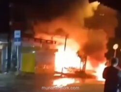 Dua Korban Bacokan Saat Sahur Keliling Picu Aksi Pembakaran Rumah di Gresik