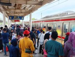 Stasiun KRL Jabodetabek Ramai di Hari Kedua Lebaran, Penumpang Padati Peron