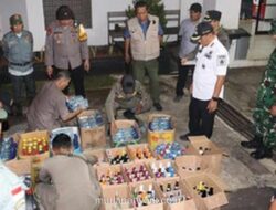 Razia Gabungan di Cibinong Sita 600 Botol Miras yang Disembunyikan di Warung