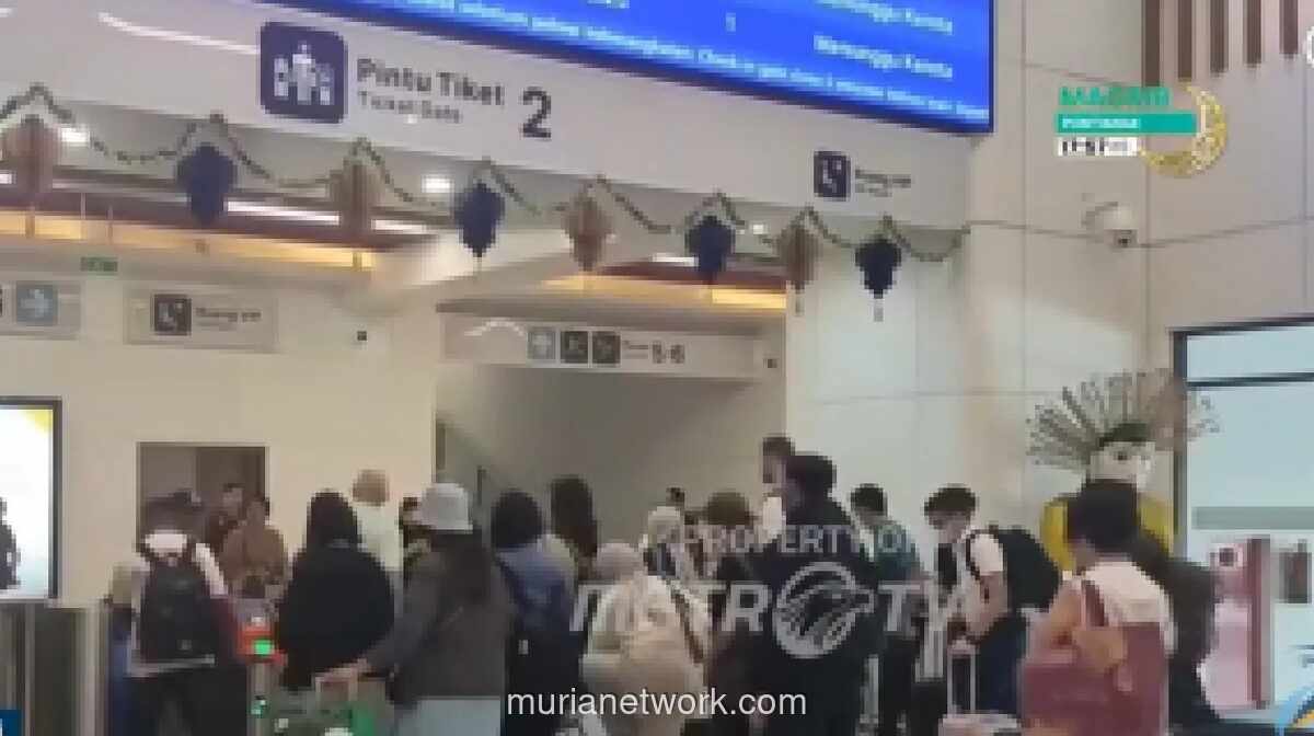 H-1 Lebaran, Stasiun Kereta Cepat Whoosh Masih Dipadati Pemudik