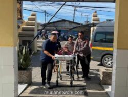 Anak 10 Tahun Penderita Epilepsi Kejang di Pantai Anyer, Tim Medis Polisi Sigap Beri Pertolongan