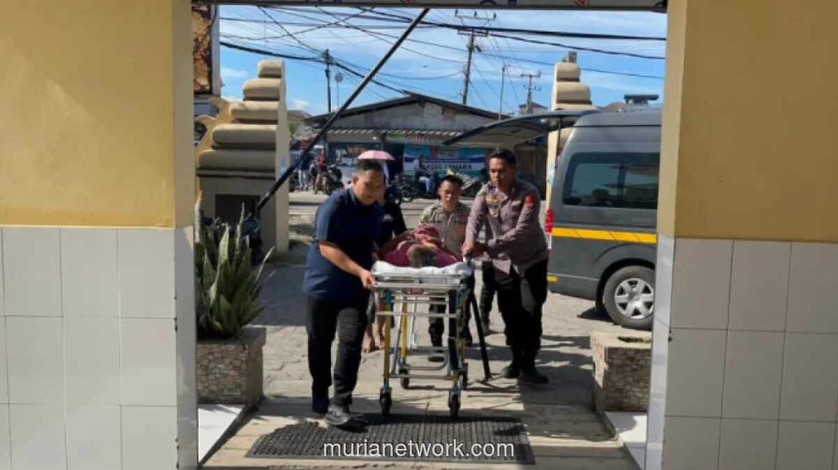 Anak 10 Tahun Penderita Epilepsi Kejang di Pantai Anyer, Tim Medis Polisi Sigap Beri Pertolongan