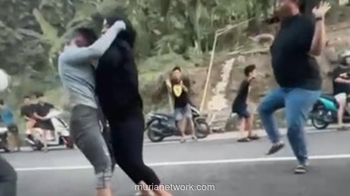 Dua Wanita Berkelahi di Jalan Parepare, Diduga Perebutan Pria