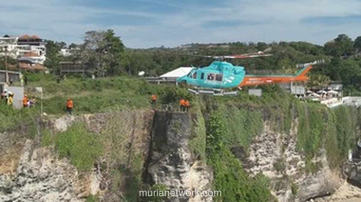 Evakuasi Dramatis Dua WNA Rusia dari Tebing Uluwatu, Basarnas Kerahkan Helikopter